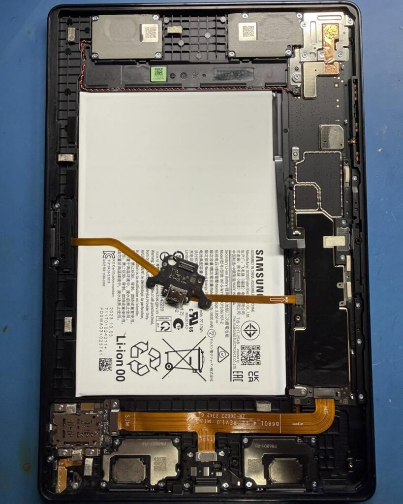 Lutowanie pod mikroskopem - naprawa plytki PCB